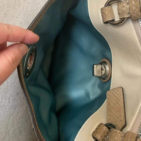 GREAT condition - Coach Penelope Ivory/brown Leather Satchel/shoulder Tote - Picture 9 of 15